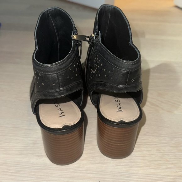 Mia Spiga Black Heel Bootie - Picture 4 of 6